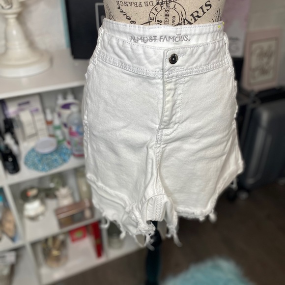 Women’s shorts - Picture 3 of 10